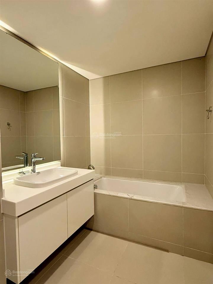 Cho thuê 3pn full nt, giá tốt, tầng cao, view sông trực diện k chắn
