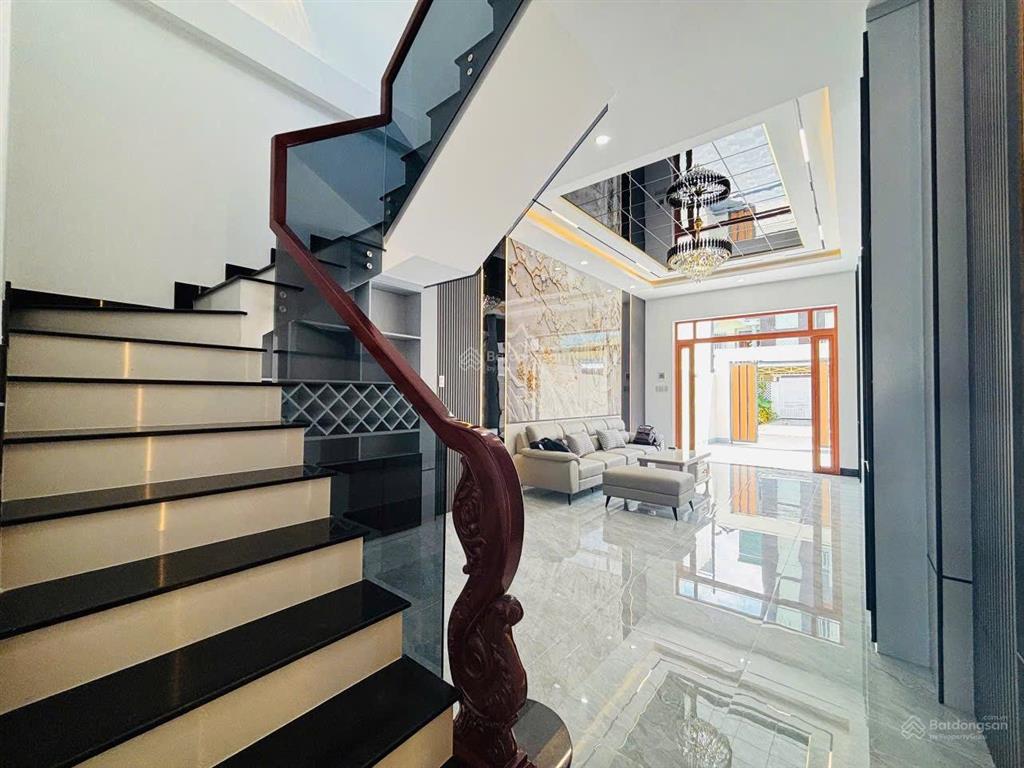 Nhà mặt tiền đường huyền trân công chúa. rạch giá  an giang. gần bệnh viện tỉnh, kđt phú cường