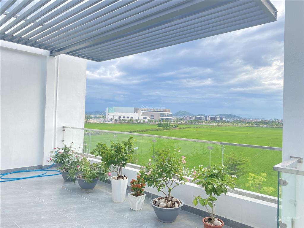 Bán nhà mặt phố tại hoàng quốc việt, 105m2, 5pn, 5wc giá cực sốc