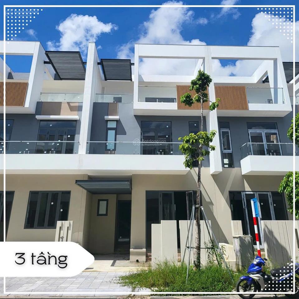 Bán nhà mặt phố tại hoàng quốc việt, 105m2, 5pn, 5wc giá cực sốc