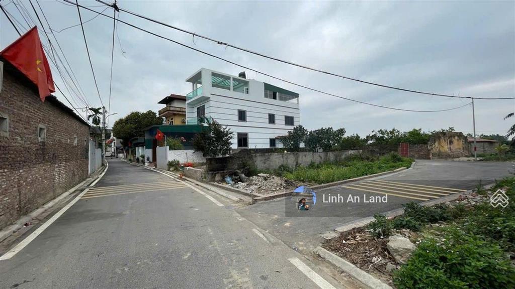 Lô góc 42m2 đồng vỡ, thị trấn quang minh  ô tô tránh  sát trục chính
