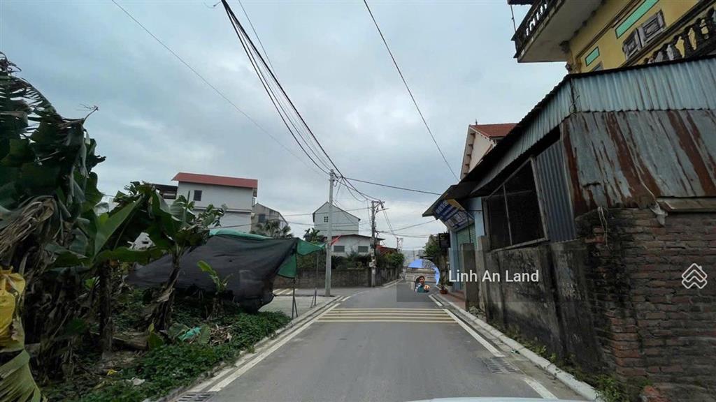 Lô góc 42m2 đồng vỡ, thị trấn quang minh  ô tô tránh  sát trục chính