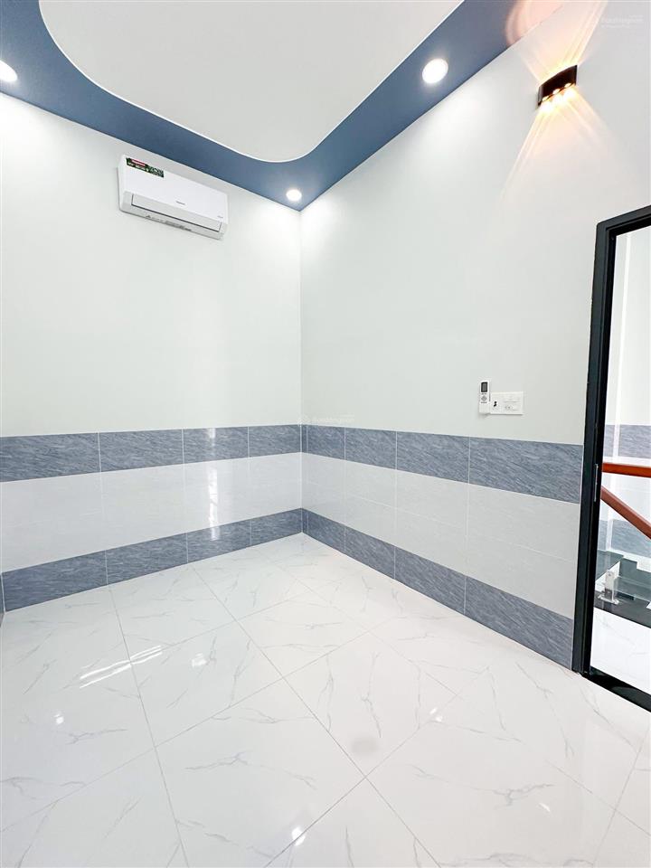 Chủ gửi bán nhà mới xây đường 18b , ngang 5m dài 20m giá 990tr gần chợ bình chánh