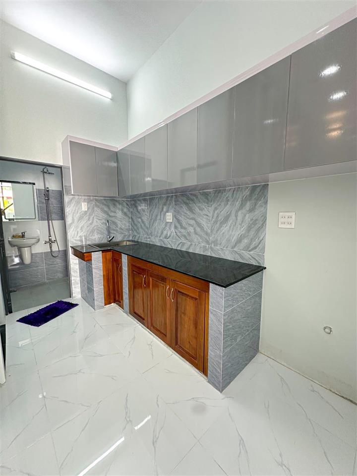 Chủ gửi bán nhà mới xây đường 18b , ngang 5m dài 20m giá 990tr gần chợ bình chánh