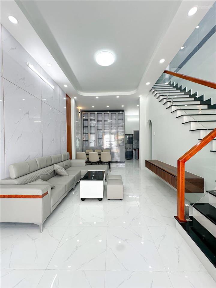 Chủ gửi bán nhà mới xây đường 18b , ngang 5m dài 20m giá 990tr gần chợ bình chánh