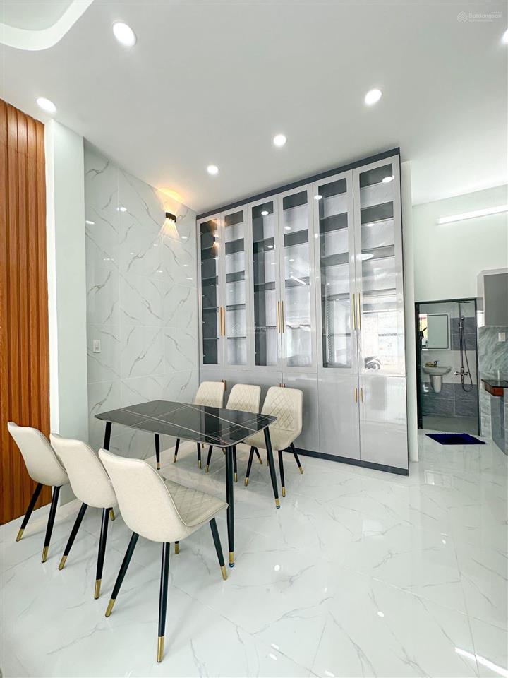 Chủ gửi bán nhà mới xây đường 18b , ngang 5m dài 20m giá 990tr gần chợ bình chánh