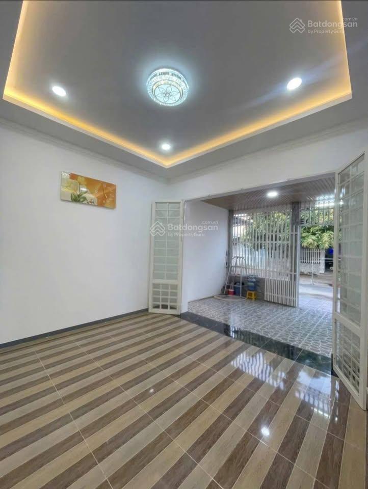 Chính chủ gửi bán căn nhà cấp 4 đường trịnh quang nghị gần chợ bình điền, shr