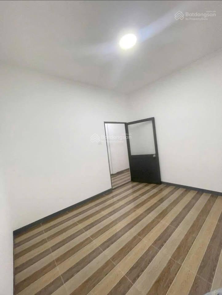Chính chủ gửi bán căn nhà cấp 4 đường trịnh quang nghị gần chợ bình điền, shr