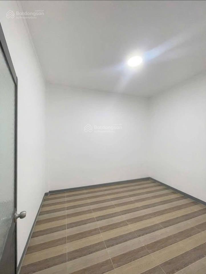 Chính chủ gửi bán căn nhà cấp 4 đường trịnh quang nghị gần chợ bình điền, shr