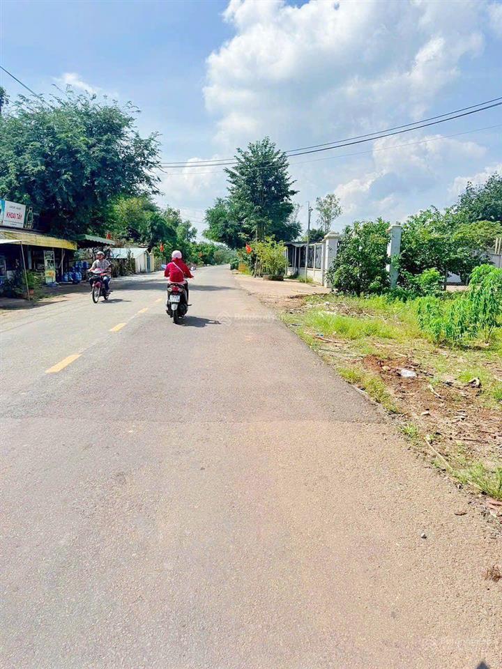 Ngộp  lô góc 549m2 10*54 giá 590tr 1 mặt là dh rộng 32m, 1 mặt là bê tông 9m thông tứ phía sẵn sổ