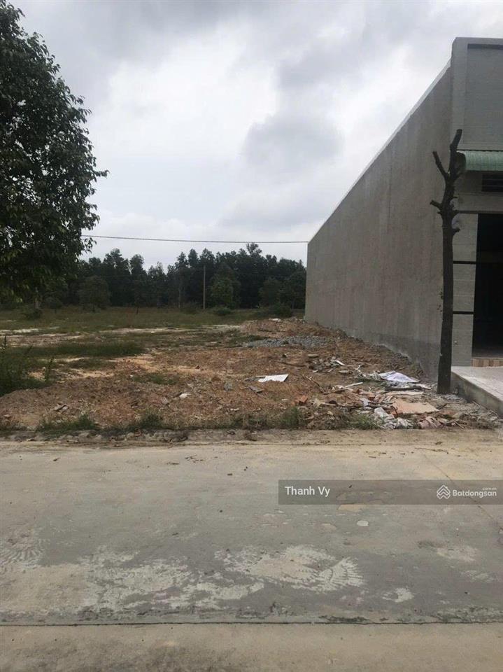 Đất thổ cư ngang hơn 17m sẵn thổ cư giá 369, ngay tthc xã phước thành hcm, dân siêu đông sẵn sổ.