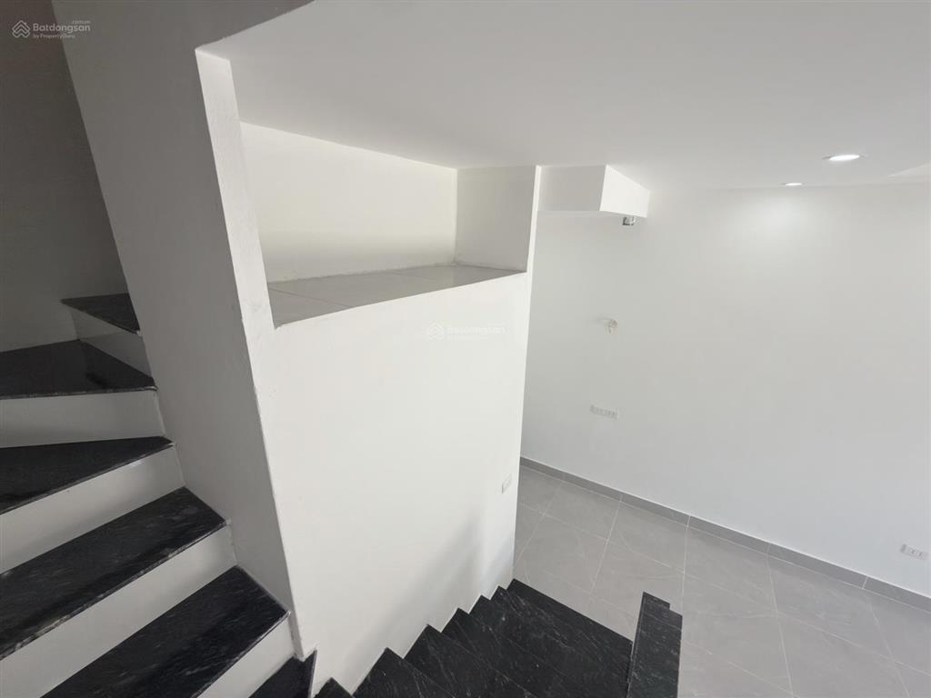 Bán nhà riêng 2 tầng xây mới 1pn 1wc, 34m2 tại 130 tân khai, p. vĩnh hưng, hà nội