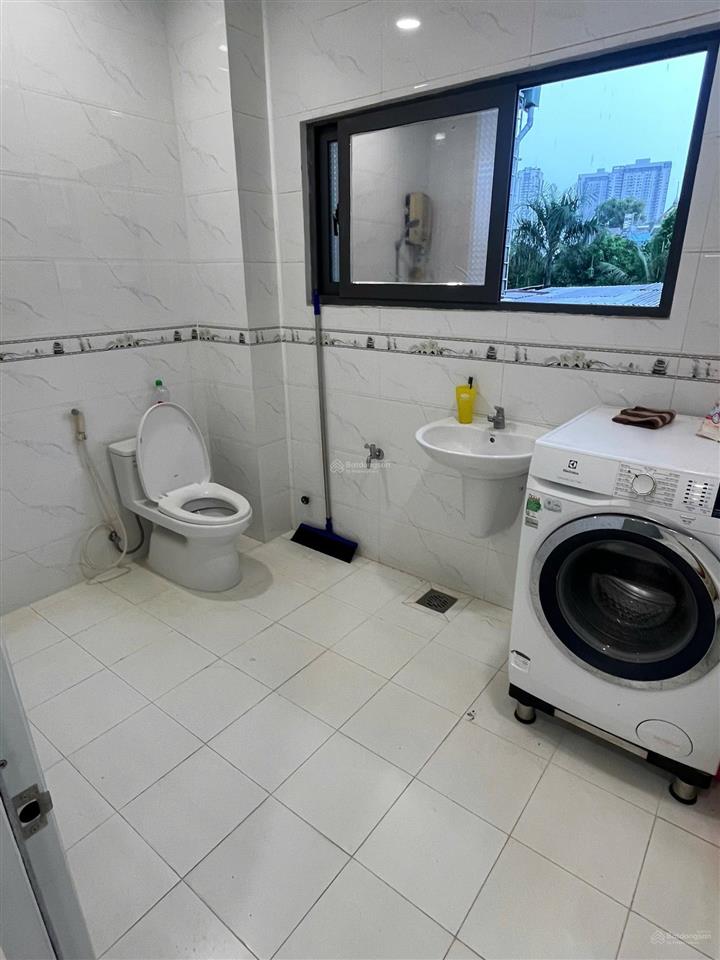 Cho thuê nhà đẹp đường số tân quy, quận 7  nội thất ở ngay  giá 15tr/th