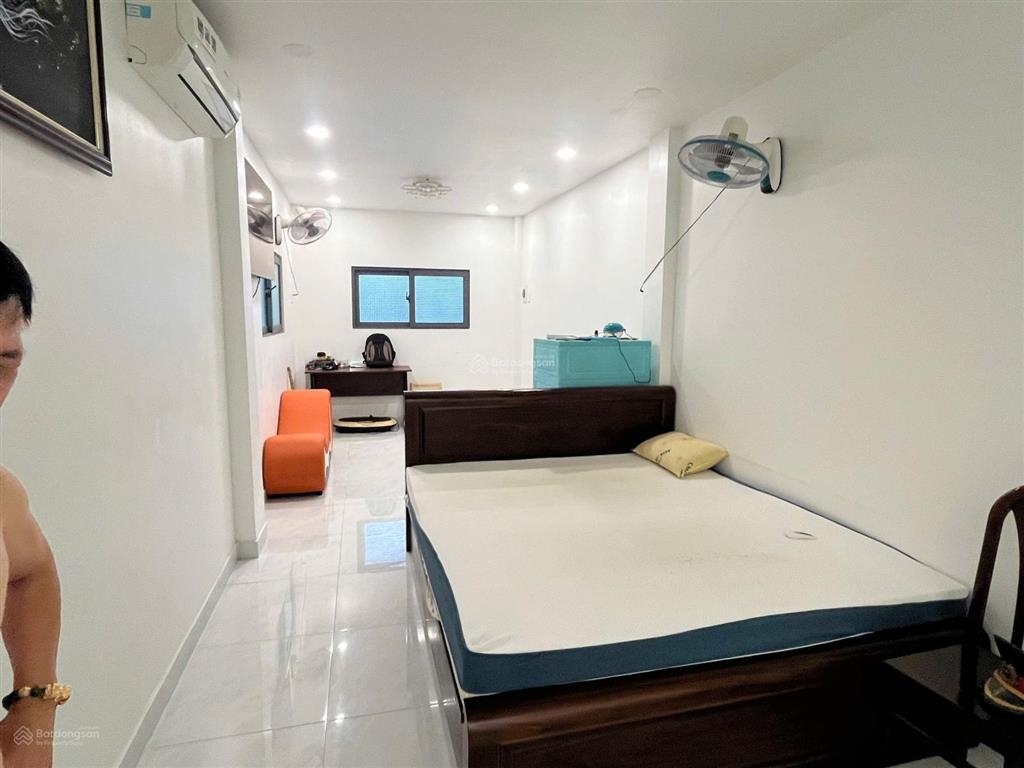 Cho thuê nhà đẹp đường số tân quy, quận 7  nội thất ở ngay  giá 15tr/th