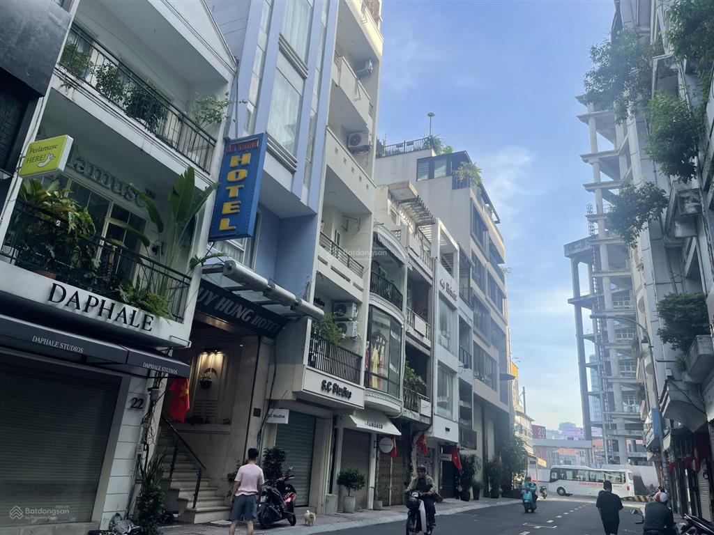 Siêu vị trí, cách chợ bến thành, quận 1 chỉ 500m. mặt tiền đặng thị nhu. giá cực sốc!