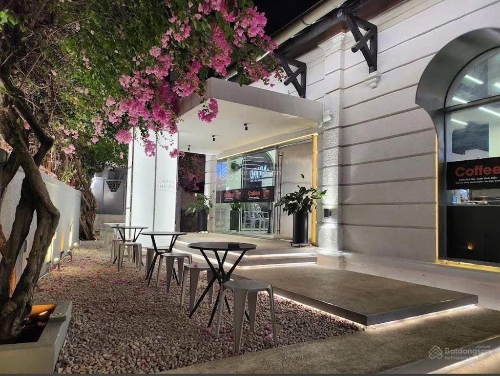 Villa vườn ở pasteur q3, vị trí trung tâm q3 giá tốt cho khách thiện chí