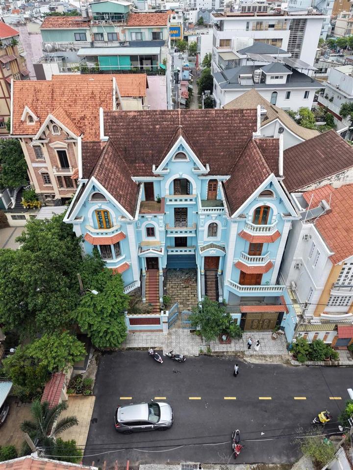Bán biệt thự ngay trần não, ngay sông sài gòn giá tốt, vị trí đẹp