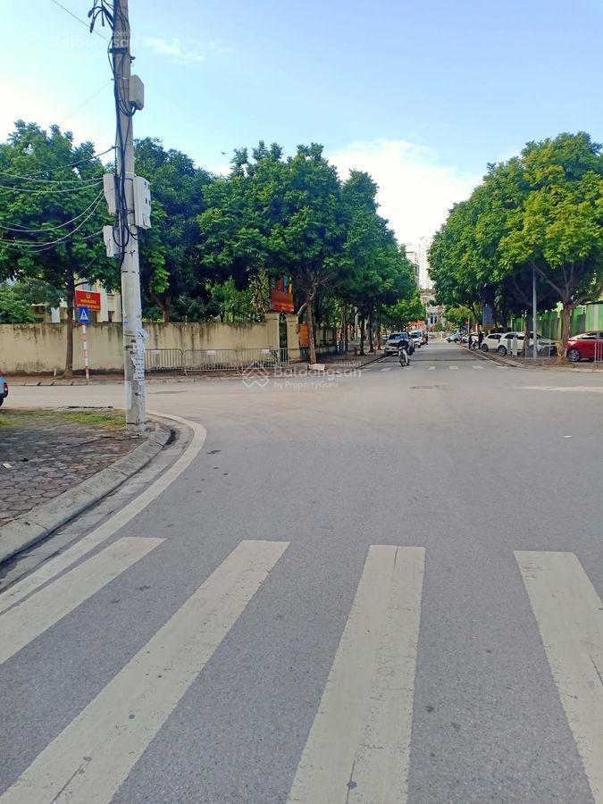 Bán nhà 51m2 x 3tang, măt tiền 4m, ô tô tránh, kinh doanh sầm uất tại ái mộ 18,8 tỷ