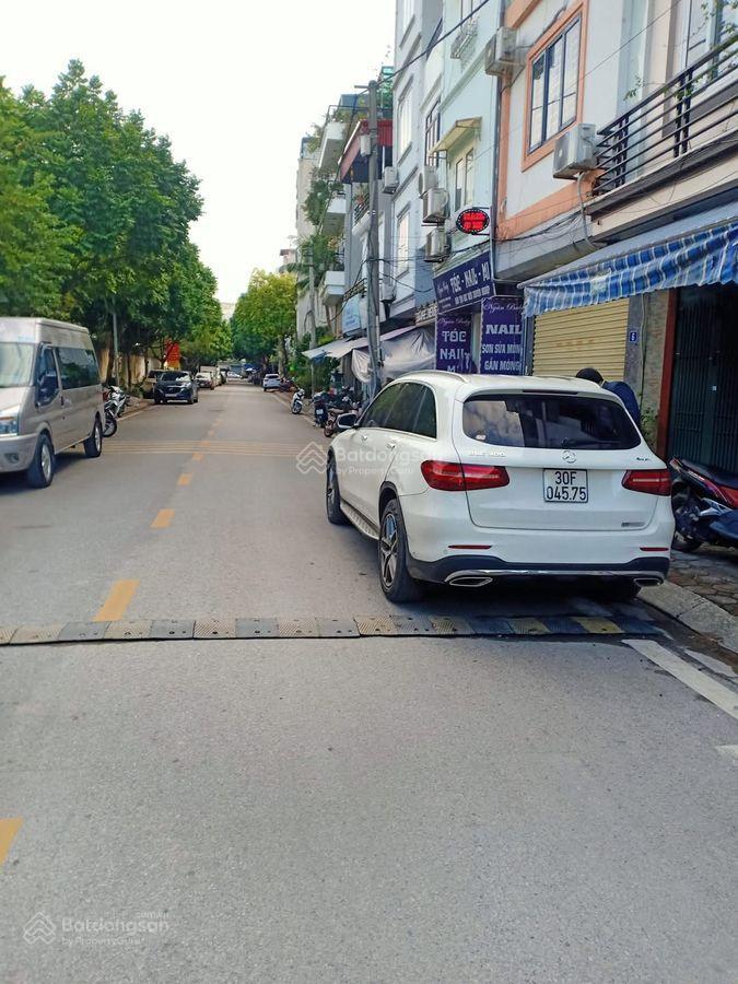 Bán nhà 51m2 x 3tang, măt tiền 4m, ô tô tránh, kinh doanh sầm uất tại ái mộ 18,8 tỷ