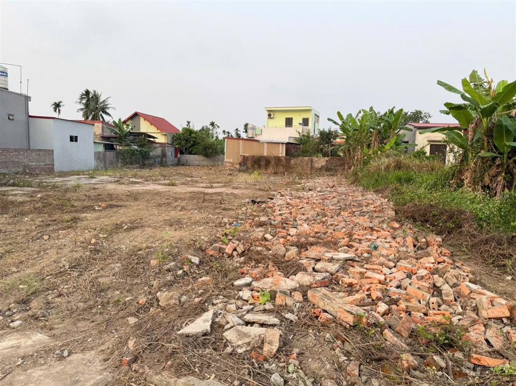 Lô đất 100m2, vuông vẵn, sẵn bìa đỏ, chỉ 7xx tr, cách trục liên xã chỉ 50m