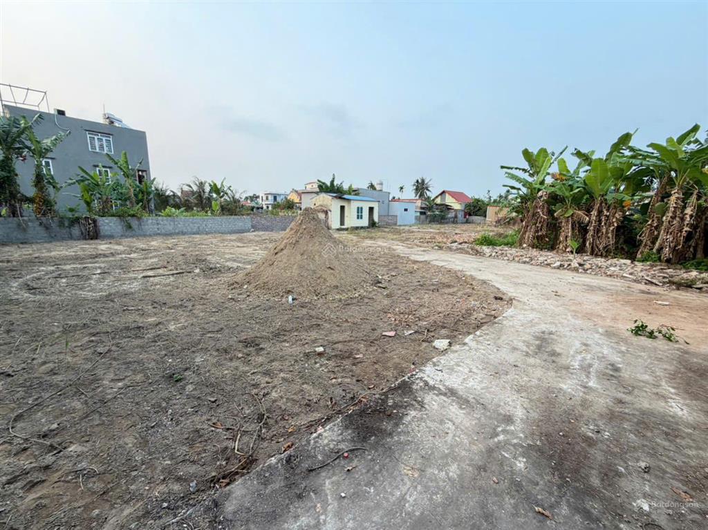 Lô đất 100m2, vuông vẵn, sẵn bìa đỏ, chỉ 7xx tr, cách trục liên xã chỉ 50m
