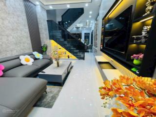 Bán nhanh nhà đẹp 1 trệt 2 lầu, full nội thất, đường chuyên dùng 9, p. phú mỹ, quận 7