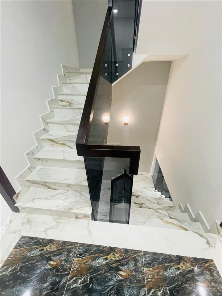 Bán nhanh nhà đẹp 1 trệt 2 lầu, full nội thất, đường chuyên dùng 9, p. phú mỹ, quận 7