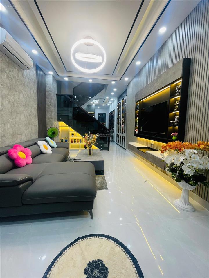 Bán nhanh nhà đẹp 1 trệt 2 lầu, full nội thất, đường chuyên dùng 9, p. phú mỹ, quận 7