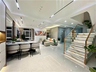 Cần bán penthouse sky3, 220m, 4pn, 3wc, sân vườn, nhà đẹp mới view landmark pháo hoa, sẵn hdt 100tr