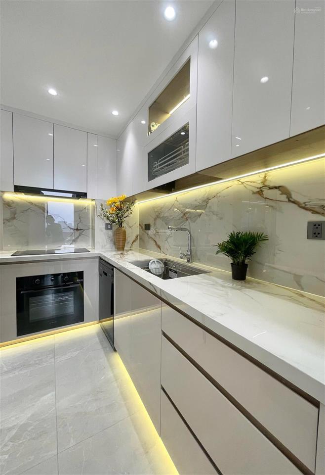 Cần bán sky3, 70.12m, 3pn, 2wc, 6ty3, nhà đẹp mới 100%, cho thuê 40tr, khu an ninh