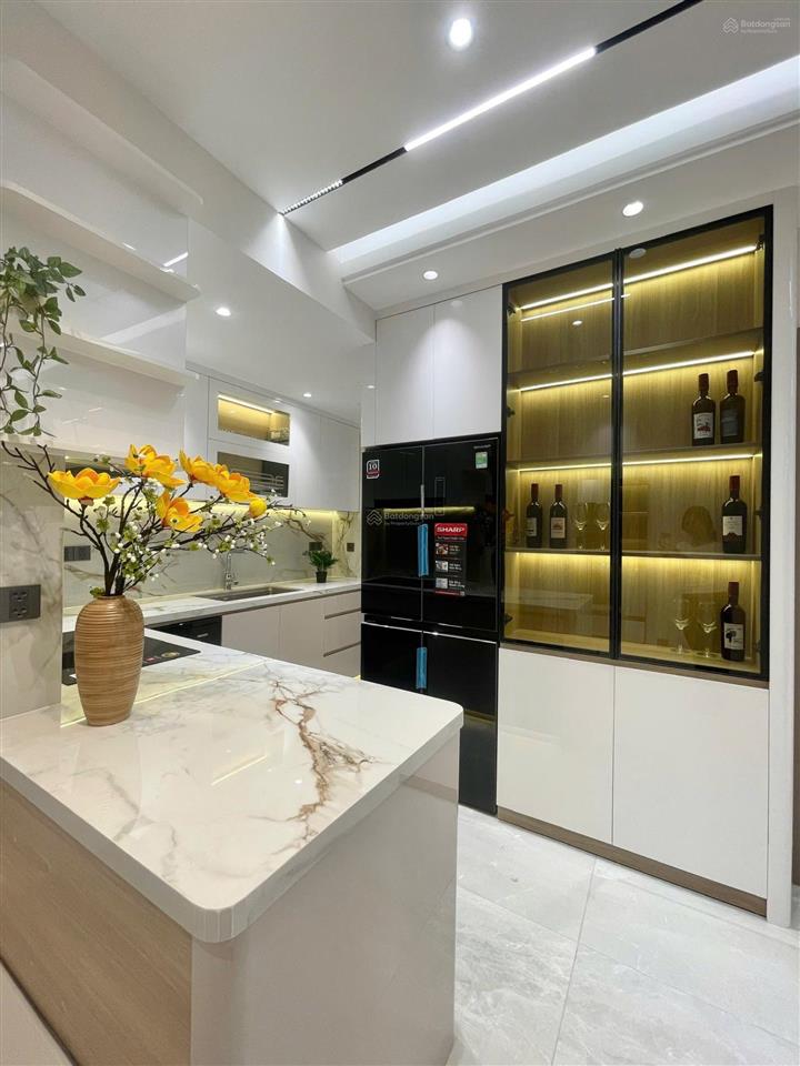 Cần bán sky3, 70.12m, 3pn, 2wc, 6ty3, nhà đẹp mới 100%, cho thuê 40tr, khu an ninh