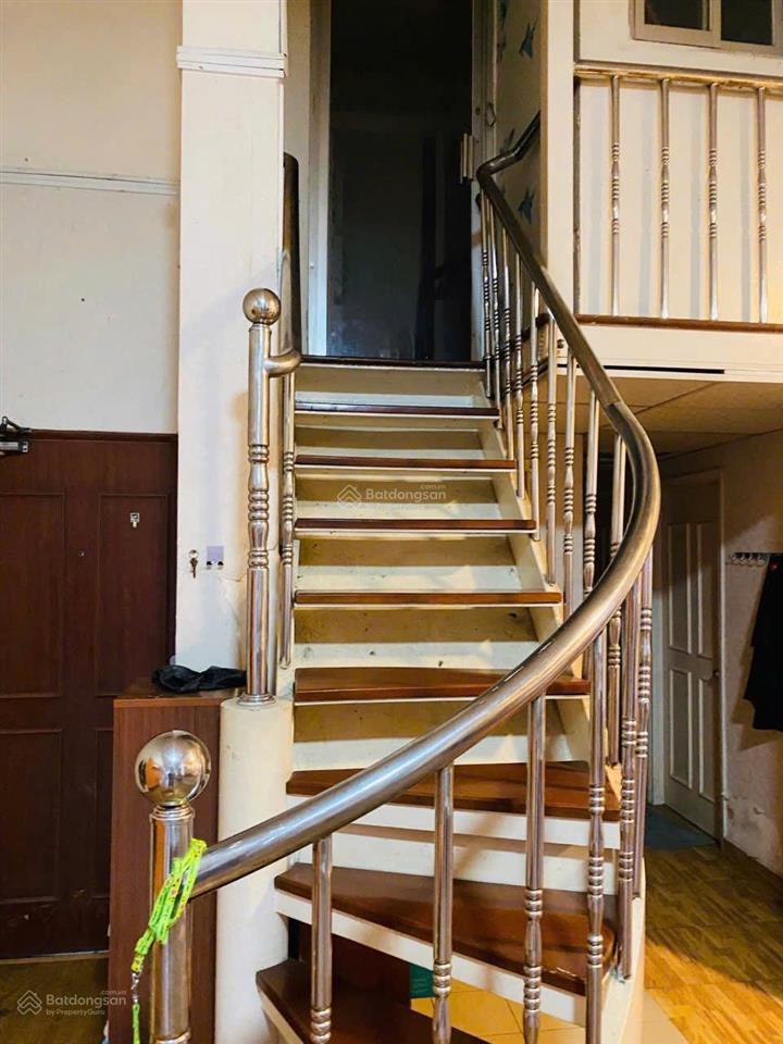 Cần bán penthouse hưng vượng 1, 143m2, 3pn, 2wc, 4tỷ5, khu an ninh, thân thiện, thang bộ