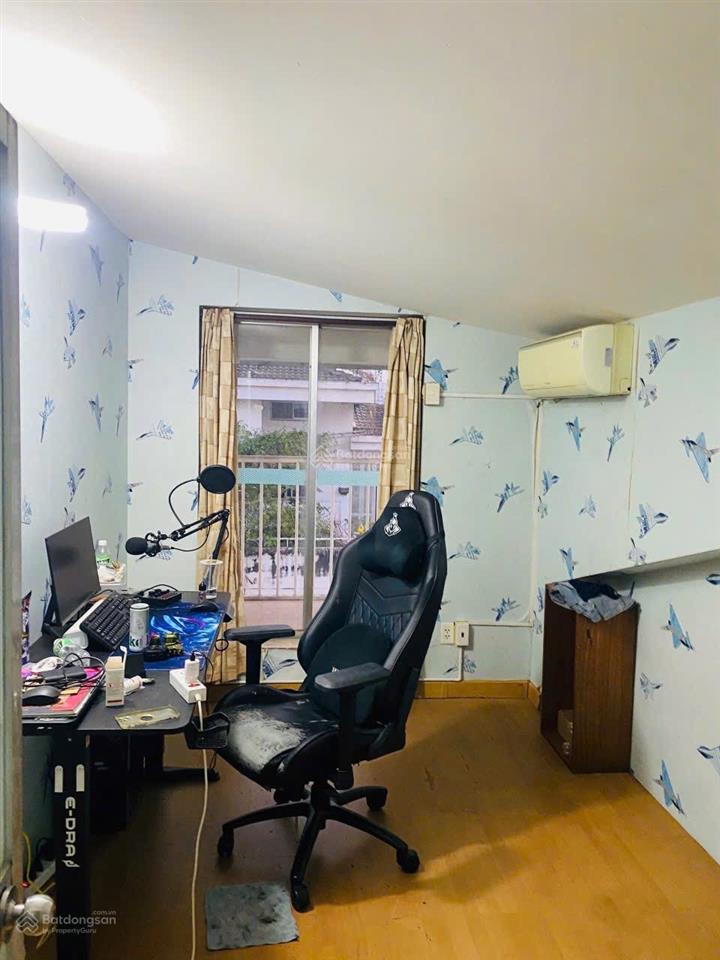 Cần bán penthouse hưng vượng 1, 143m2, 3pn, 2wc, 4tỷ5, khu an ninh, thân thiện, thang bộ