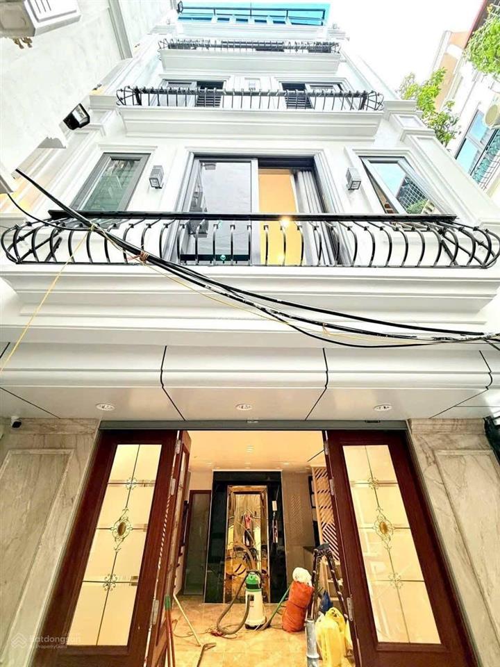 Cho thuê nhà ngõ 30 nguyễn thị định cầu giấy dt 70m  6 tầng, thang máy, ngõ thông .ô tô tránh