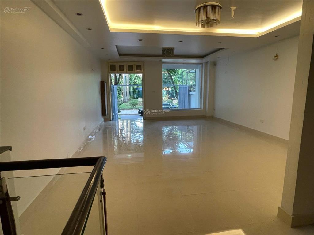 Cho thuê nhà phố trung kính cầu giấy nhà đẹp, ngõ ô tô tránh, phù hợp văn phòng.spa...