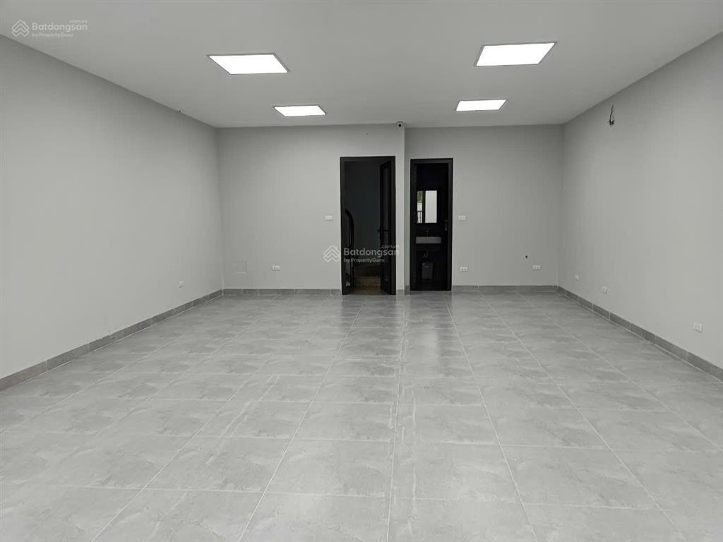 Cho thuê nhà nam trung yên cầu giấy dt80m 5 tầng, mt 6m, thông sàn, thang máy, giá 50 triệu/tháng