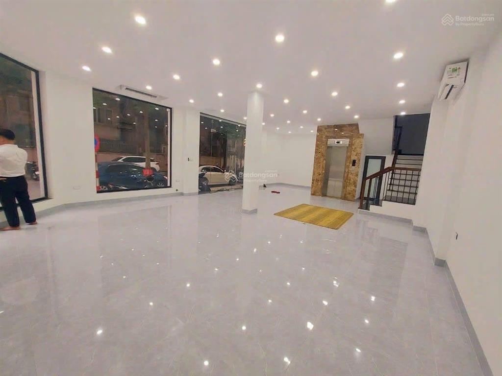 Cho thuê biệt thự đỗ quang 300m, xây 150m x 4 tầng, mt 12m, lô góc 2 mt, thông sàn, giá 5000 usd