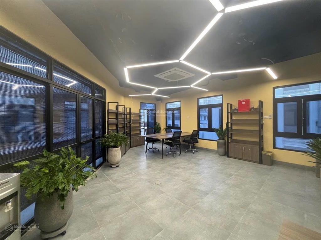 Cho thuê nhà trung yên 90m2 x 5t, mặt tiền 5,5m, đường ô tô, nhà đẹp làm văn phòng, giá 40triệu