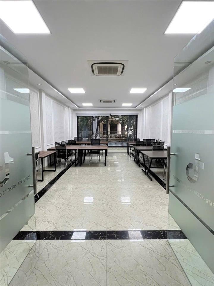 Cho thuê nhà nguyễn khang 55m2 x 7 tầng, mặt tiền 5m, thông sàn, thang máy, giá 30 triệu/tháng