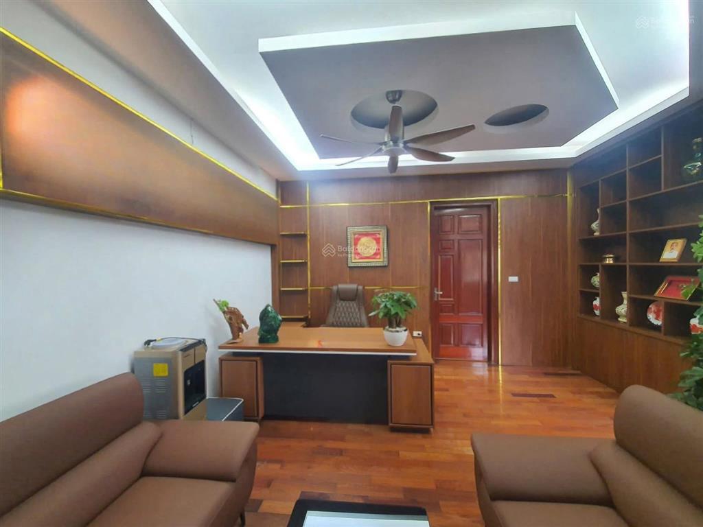 Cho thuê nhà linh lang, dt 100m2 x 5 tầng, mặt tiền 5,5m, vị trí đẹp, giá 35 triệu/tháng