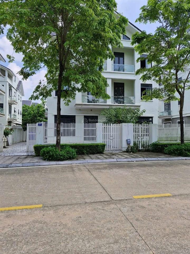 Cho thuê nhà linh lang, dt 100m2 x 5 tầng, mặt tiền 5,5m, vị trí đẹp, giá 35 triệu/tháng