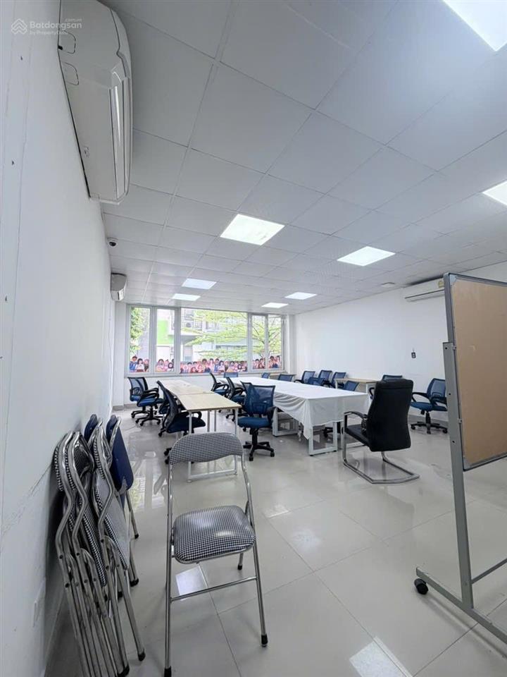 Cho thuê nhà ngõ 61 nguyễn bá khoản 50m2 x 4,5 tầng, mặt tiền 4m, nhà đẹp, giá 20 triệu/th