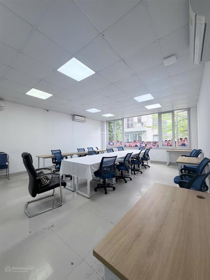 Cho thuê nhà ngõ 61 nguyễn bá khoản 50m2 x 4,5 tầng, mặt tiền 4m, nhà đẹp, giá 20 triệu/th