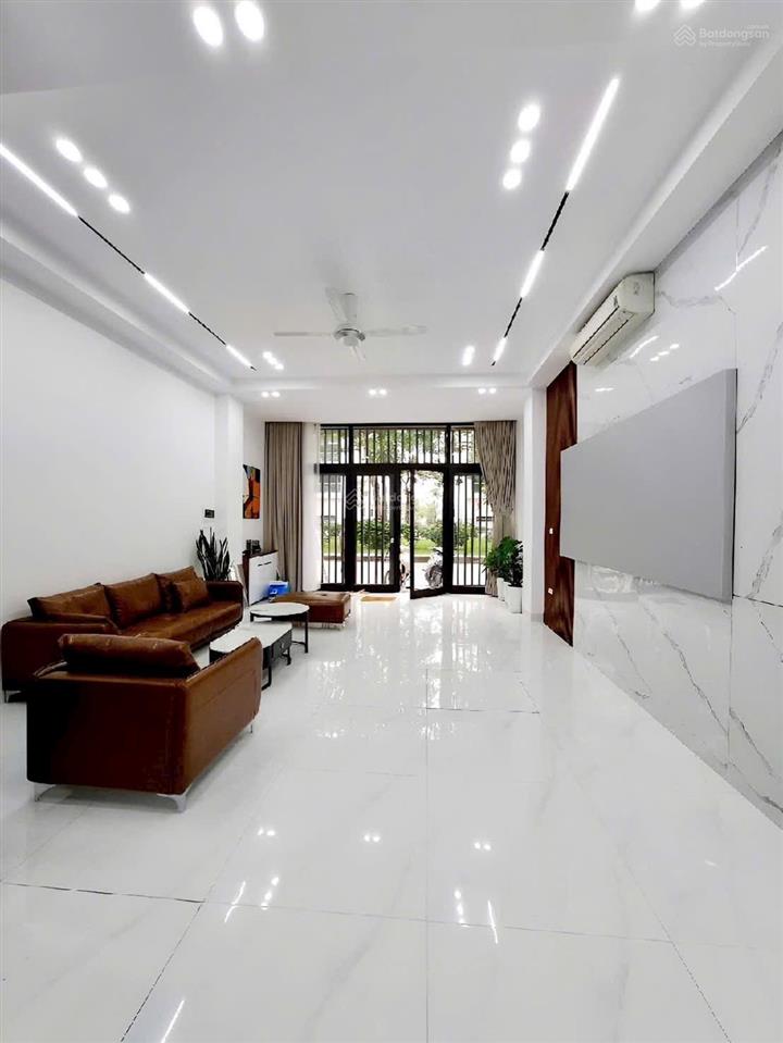 Cho thuê nhà mặt phố nguyễn chánh dt 90m2 x 6,5 tầng, có hầm, thang máy, pccc đầy đủ, giá 110tr ctl