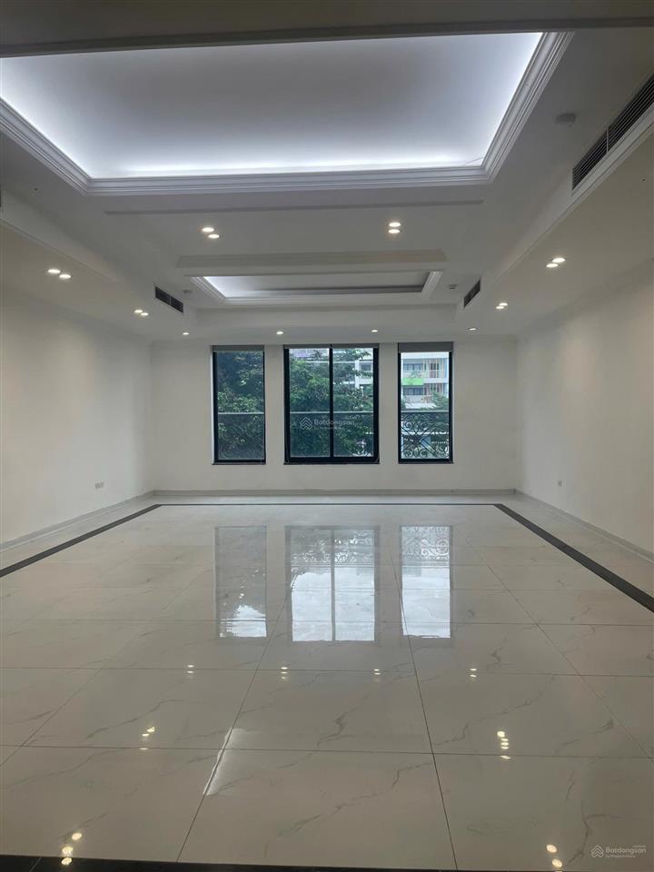 Cho thuê nhà lô góc yên hòa dt 80m2 x 7 tầng 1 hầm, thông sàn, thang máy, pccc, giá 75 triệu