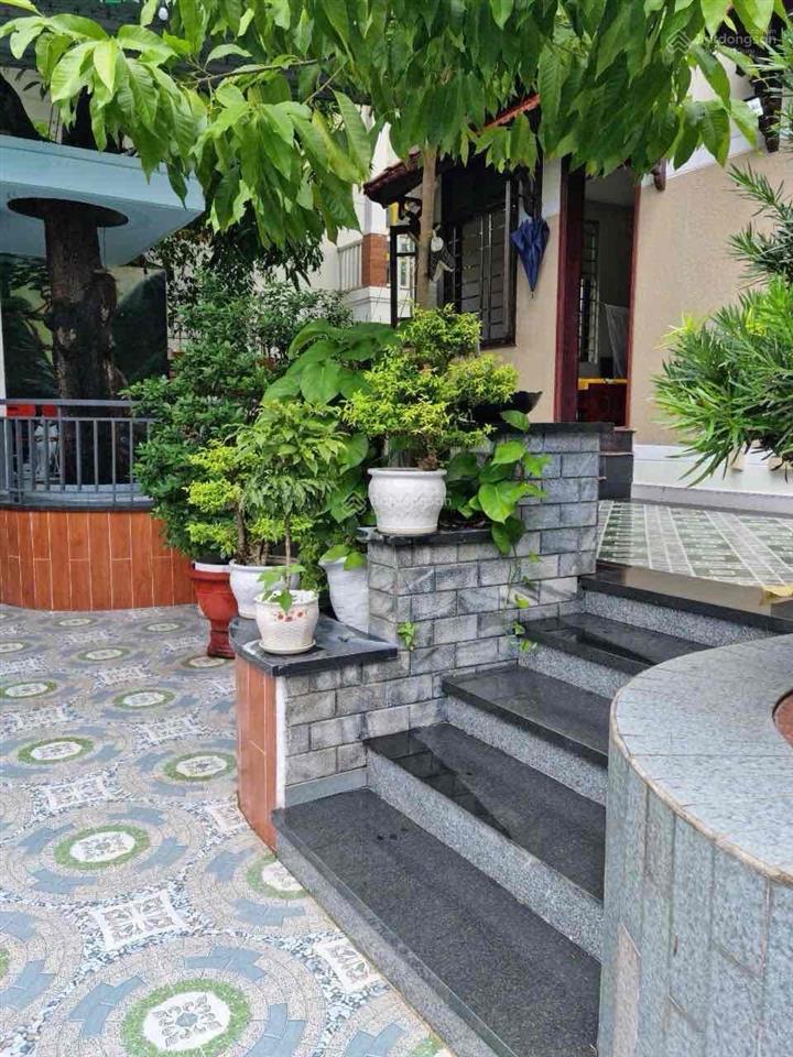 Lô đất sát biển 640m2 + biệt thự 4 tầng + cơ sở gdmn dòng tiền 50tr/th, mặt phố dương đình nghệ