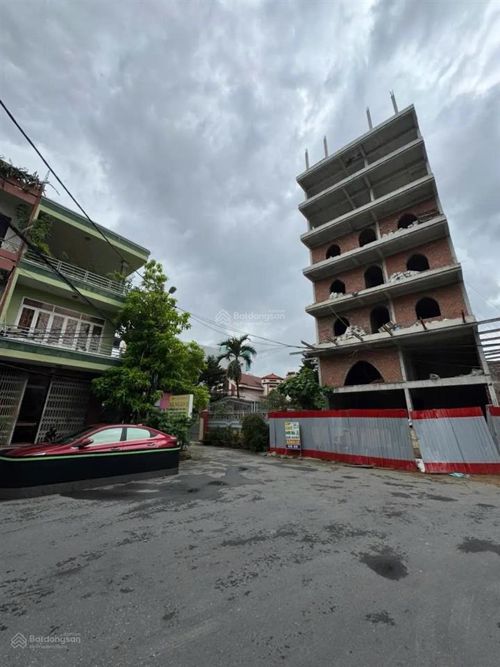 Bán đất tặng nhà 2 tầng  mặt tiền ngay đường 2 tháng 9 đối diện downtown đà nẵng