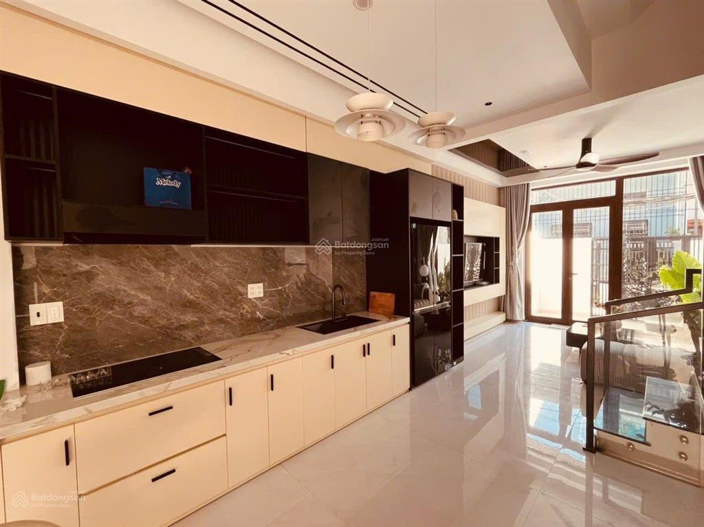 Cho thuê nhà 3 tầng kiệt 4** trưng nữ vương