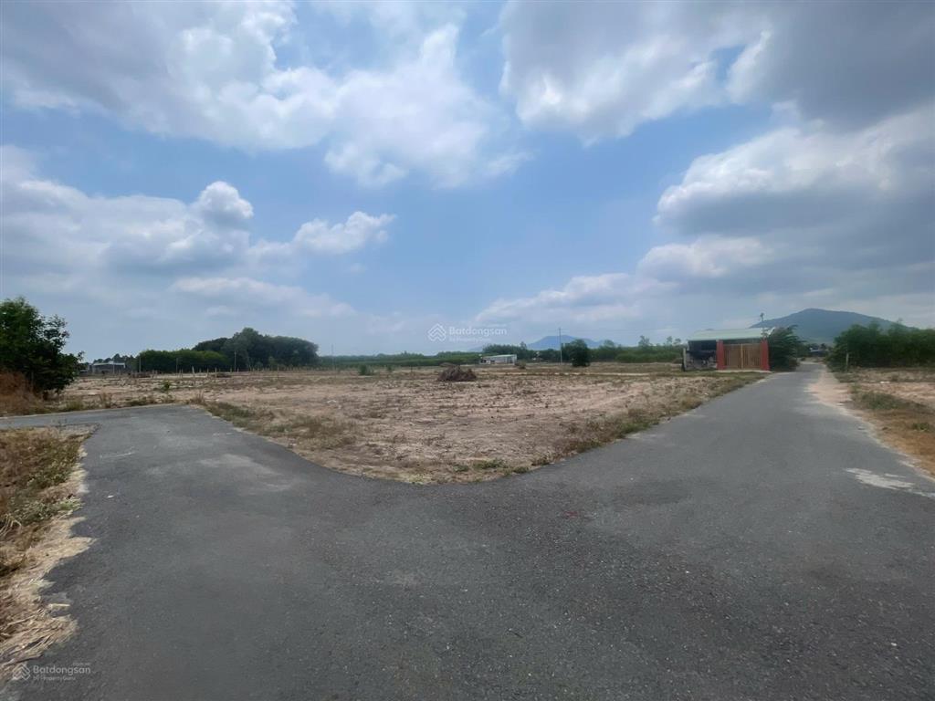 Bán đất 3 mặt tiền  p. tân thành .hcm ( sẳn 100 thổ cư )/ giá 3,850 tỷ