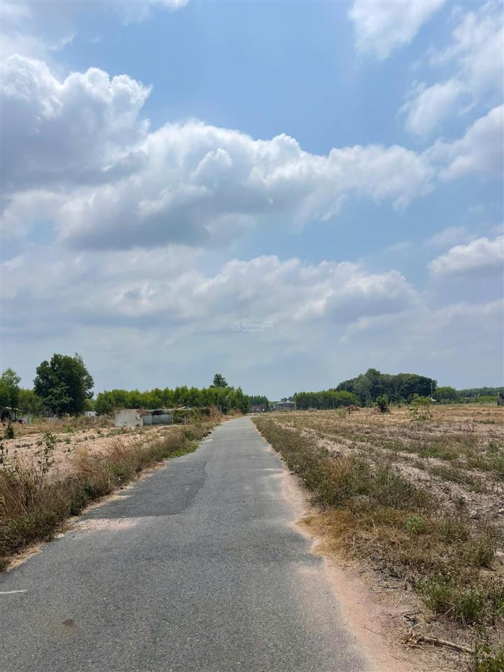 Cần bán 1200m2 đất / sẵn 60m2 thổ cư  p. tân thành, hcm